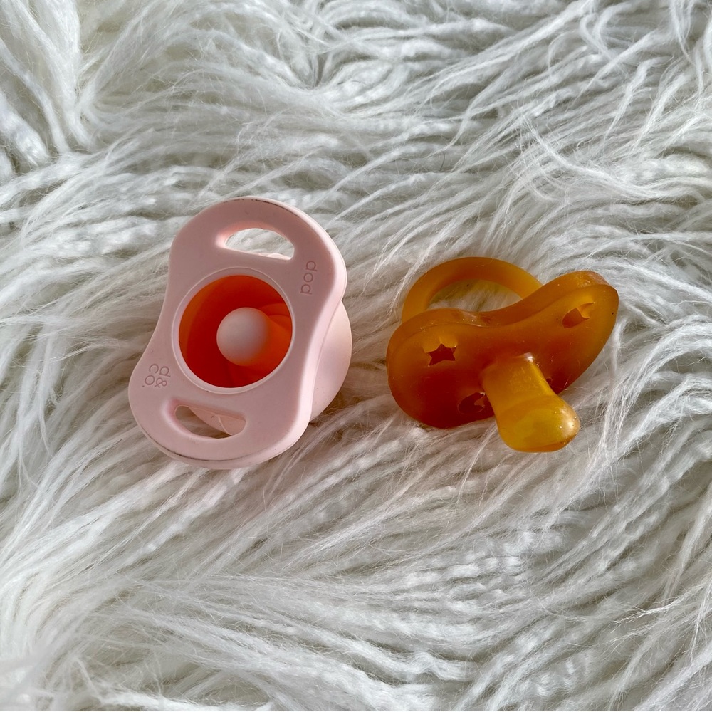 Doddle & Co Pop Silicone Pink Pacifier & Hevea Yellow Orthodontic Pacifier